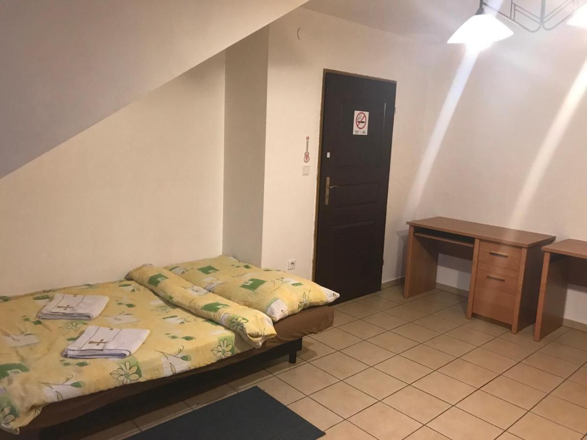 Pilgrims Place Hostel เชสโตฮอวา ภายนอก รูปภาพ